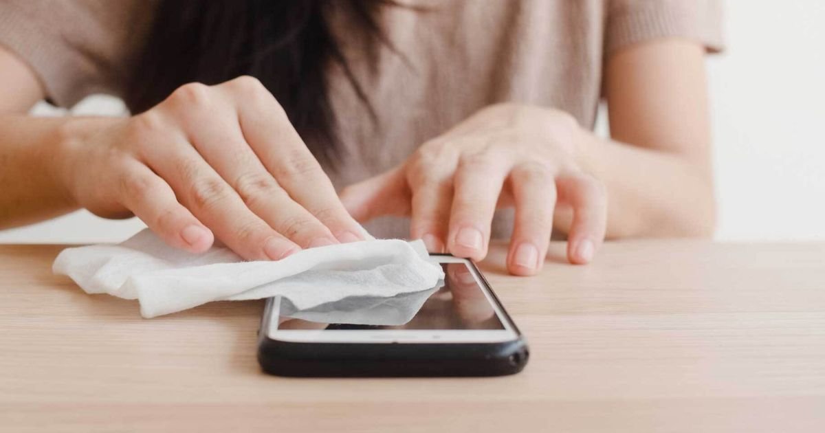 how to clean screen protector